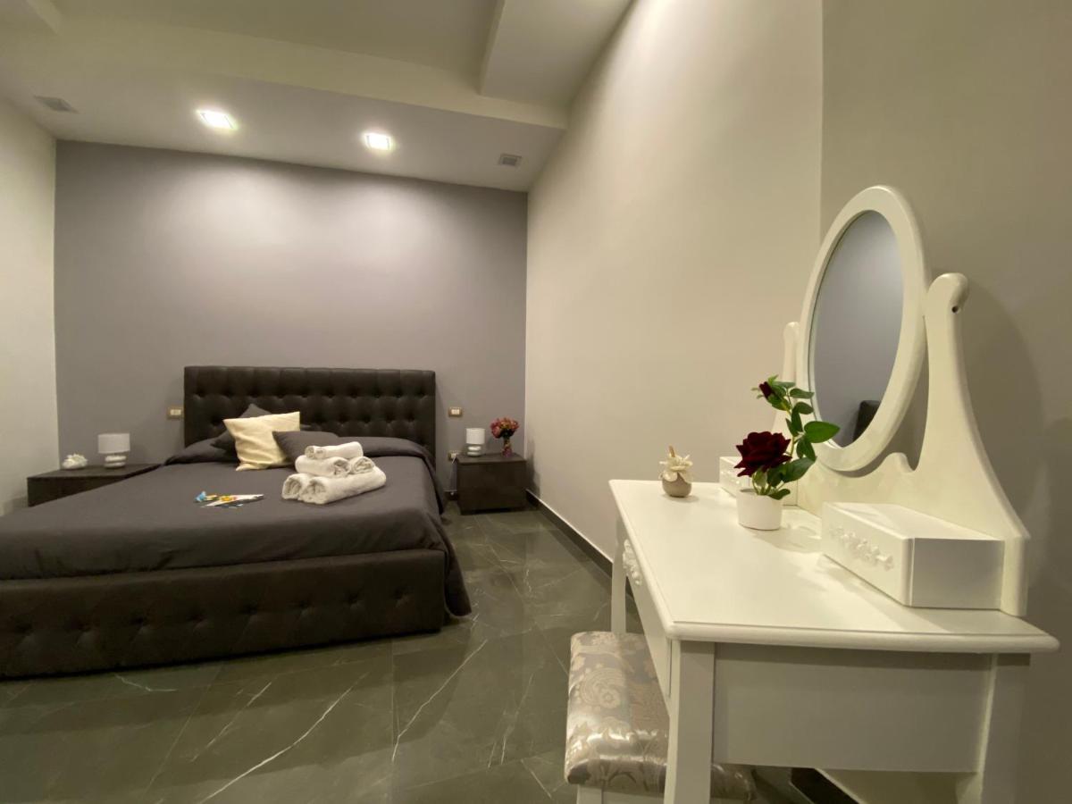 Porto Rooms&Suite Napoli Esterno foto