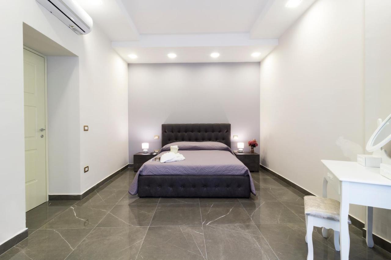 Porto Rooms&Suite Napoli Esterno foto